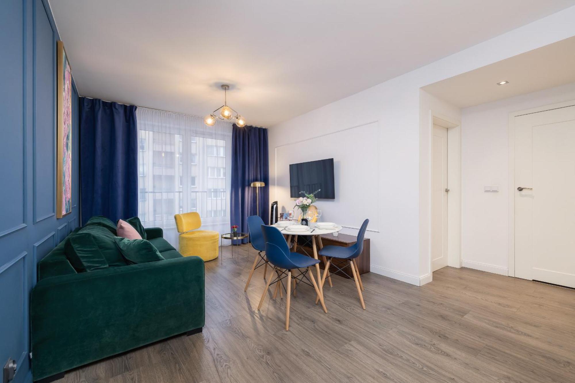 Blue And Green Apartment With Bright Pink Bedroom In Krakow By Noclegi Renters Eksteriør billede