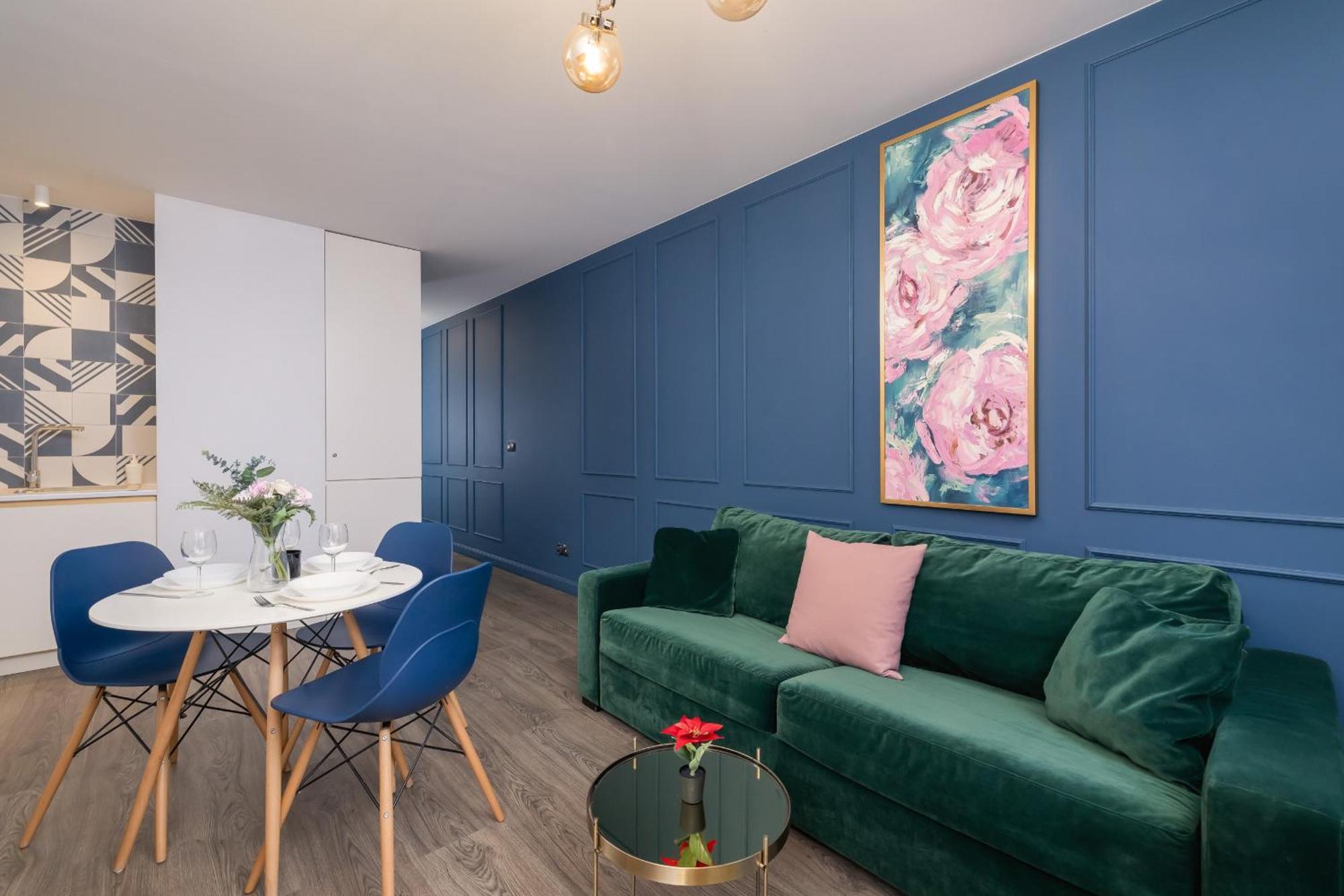 Blue And Green Apartment With Bright Pink Bedroom In Krakow By Noclegi Renters Eksteriør billede
